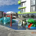 Alezzi Gorgeous Family Aparment Cu Piscina 公寓