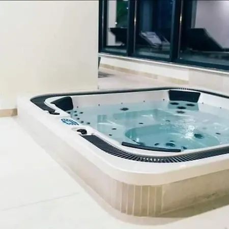Alezzi Gorgeous Family Aparment Cu Piscina *