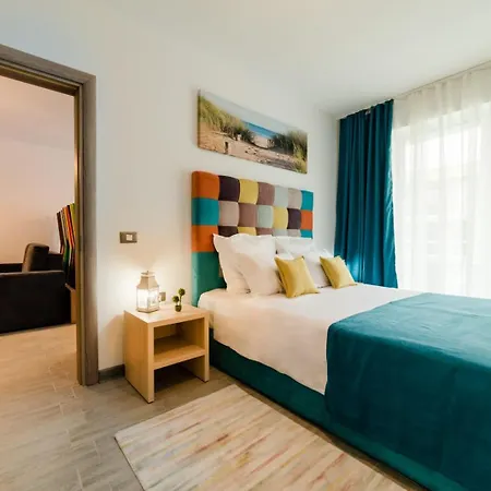 Alezzi Gorgeous Family Aparment Cu Piscina 公寓