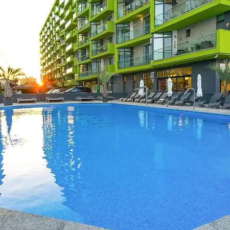Alezzi Gorgeous Family Aparment Cu Piscina Apartamento