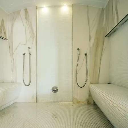 Alezzi Gorgeous Family Aparment Cu Piscina