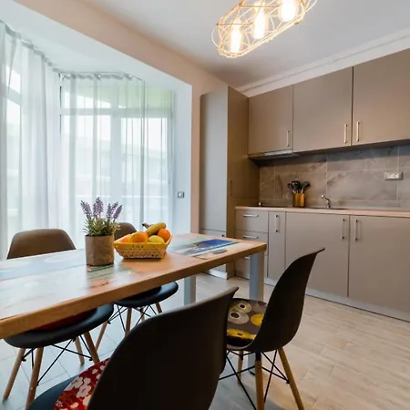 Alezzi Gorgeous Family Aparment Cu Piscina Lejlighed