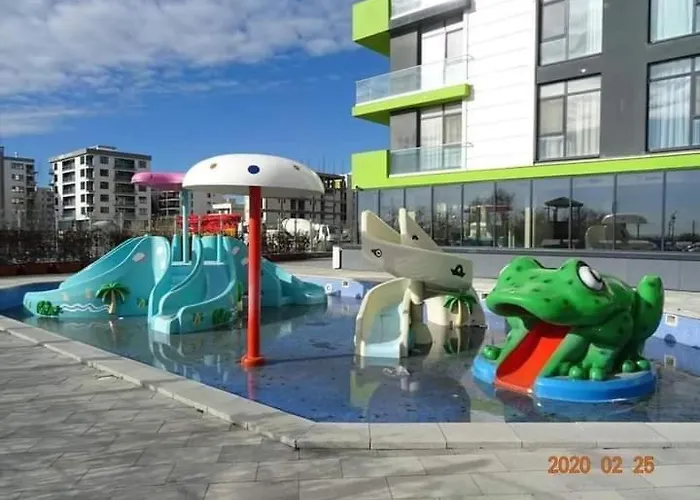 Alezzi Gorgeous Family Aparment Cu Piscina 公寓