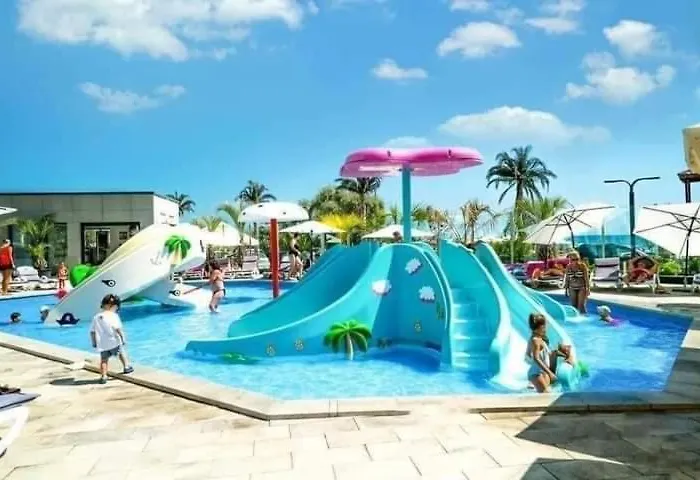 Alezzi Gorgeous Family Aparment Cu Piscina 公寓 那沃达利