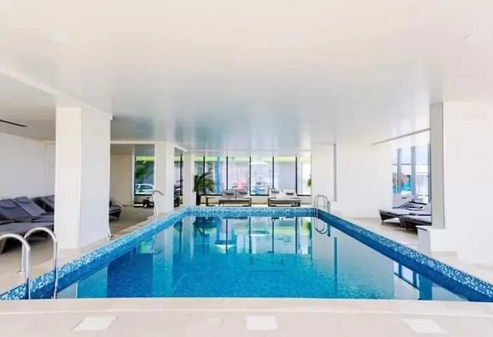 Alezzi Gorgeous Family Aparment Cu Piscina 那沃达利