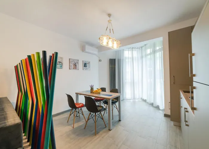 Alezzi Gorgeous Family Aparment Cu Piscina 公寓 那沃达利